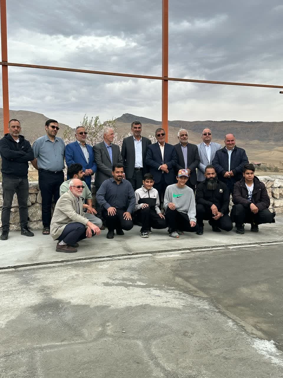 بازدید ابوالفضل قاسمی فرماندار،جلالی نماینده  مردم شریف دلیجان و محلات ،قناتی بخشدار مرکزی شهرستان دلیجان  از پروژه زمین چمن مصنوعی روستای جوشق و قول مساعد بابت پیگیری و تامین چمن مصنوعی