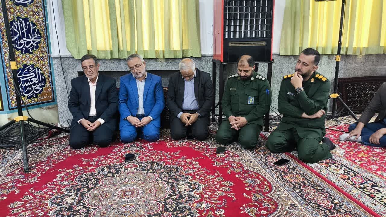 با حضور ابوالفضل قاسمی فرماندار،مهندس جلالی نماینده مردم دلیجان و محلات ، قناتی بخشدار مرکزی دلیجان ، سرهنگ صادقی فرمانده سپاه ناحیه دلیجان ، منصوری جانشین فرماندهی سپاه ناحیه دلیجان .خانواده محترم شهداءواهالی روستای سینقان با همکاری بنیاد شهیدشهرستان دلیجان،شورای اسلامی روستای سینقان ،دهیاری سینقان درمحل امامزادگان حضرات حوریه وکاظمه خاتون برگزارشد