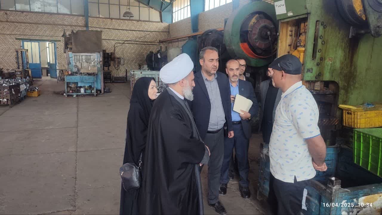 بازدید سرپرست فرمانداری شهرستان زرندیه از صنایع