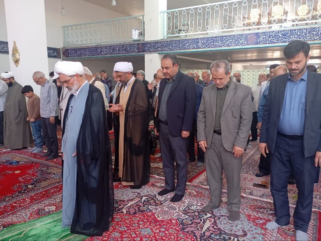 حضور فرماندار در نماز جمعه شهر پرندک