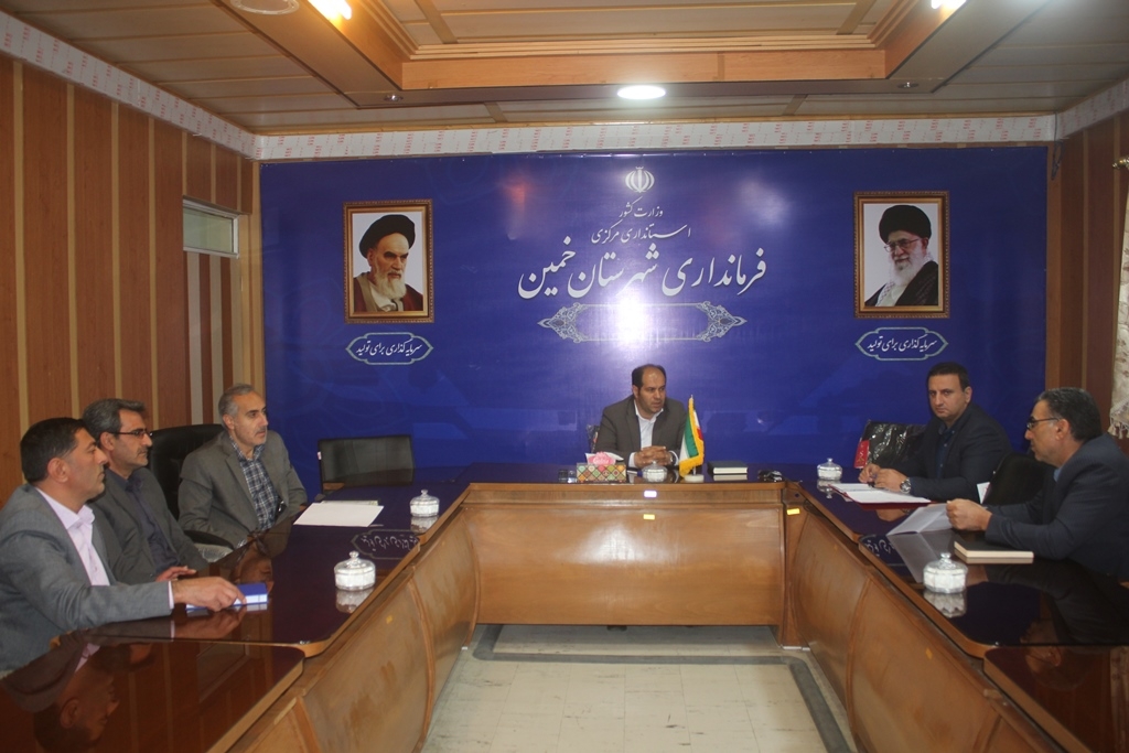 جلسه بررسی طرح های سرمایه گذاری انرژی خورشیدی در شهرستان خمین برگزار شد