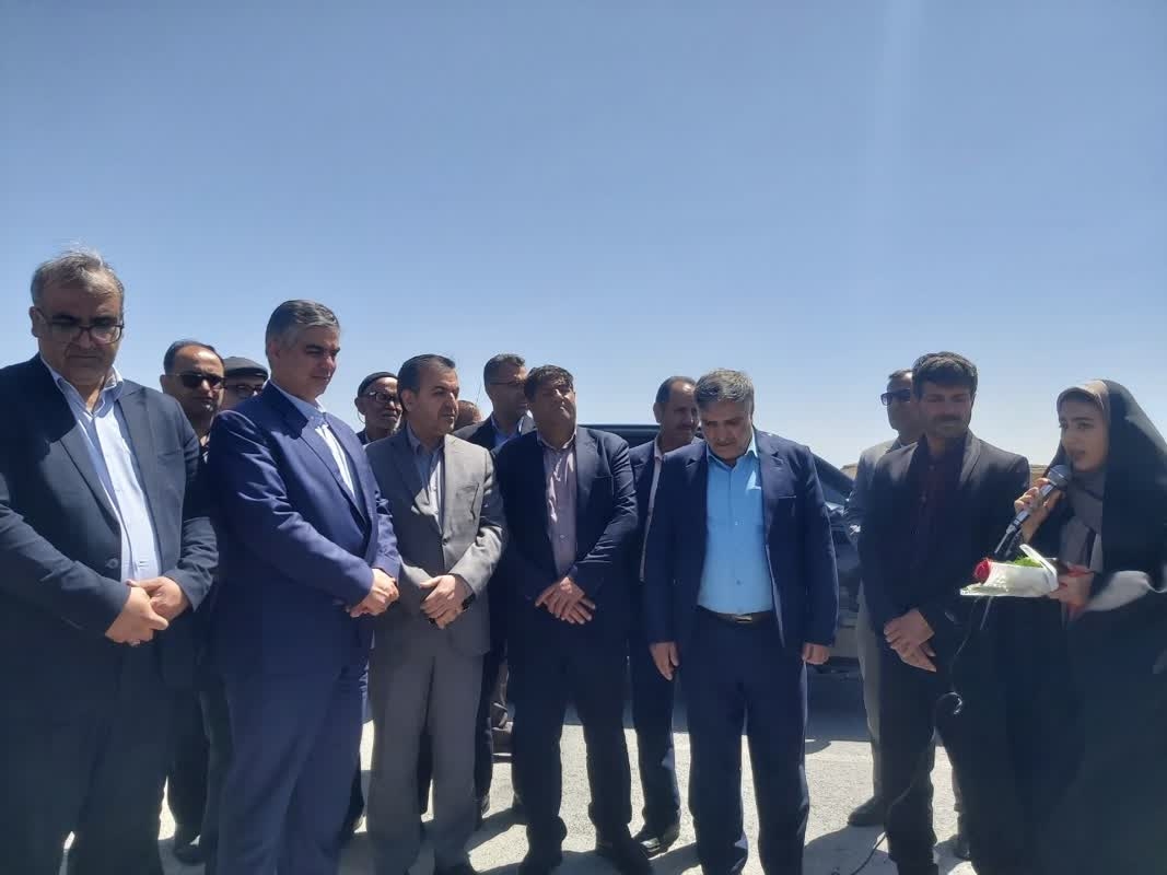 دکتر زندیه وکیلی استاندار مرکزی به همراه معاونین اقتصادی و عمرانی استانداری،‌مهندس مجتبی ملکاء آشتیانی سرپرست فرمانداری،دکتر بیاتی نماینده مردم منطقه،تعدادی از مدیران کل استانی،اعضای شورای تامین و سایر مسئولین مربوطه با حضور در واحد تولیدی و صنعتی فیدار پدیده آشتیان از خطوط تولید این مجموعه بازدید کردند.