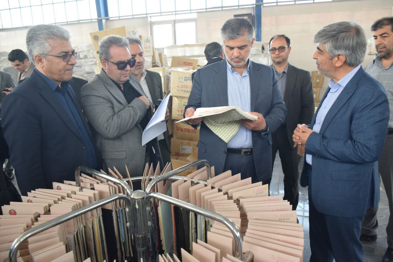 بازدید استاندار مرکزی از شرکت تریکو گلزار محلات