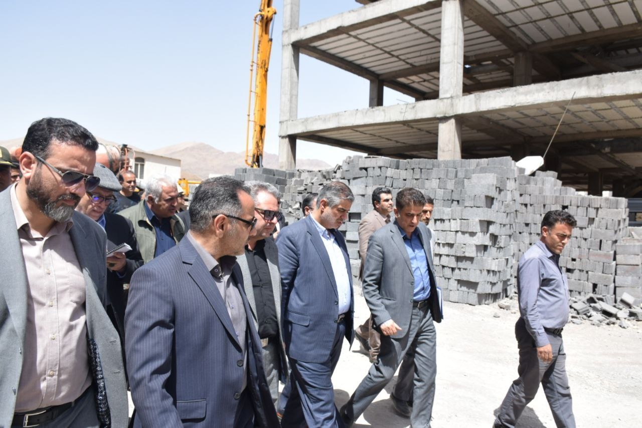 بازدید میدانی استاندار مرکزی از پروژه‌ی مسکن ملی محلات