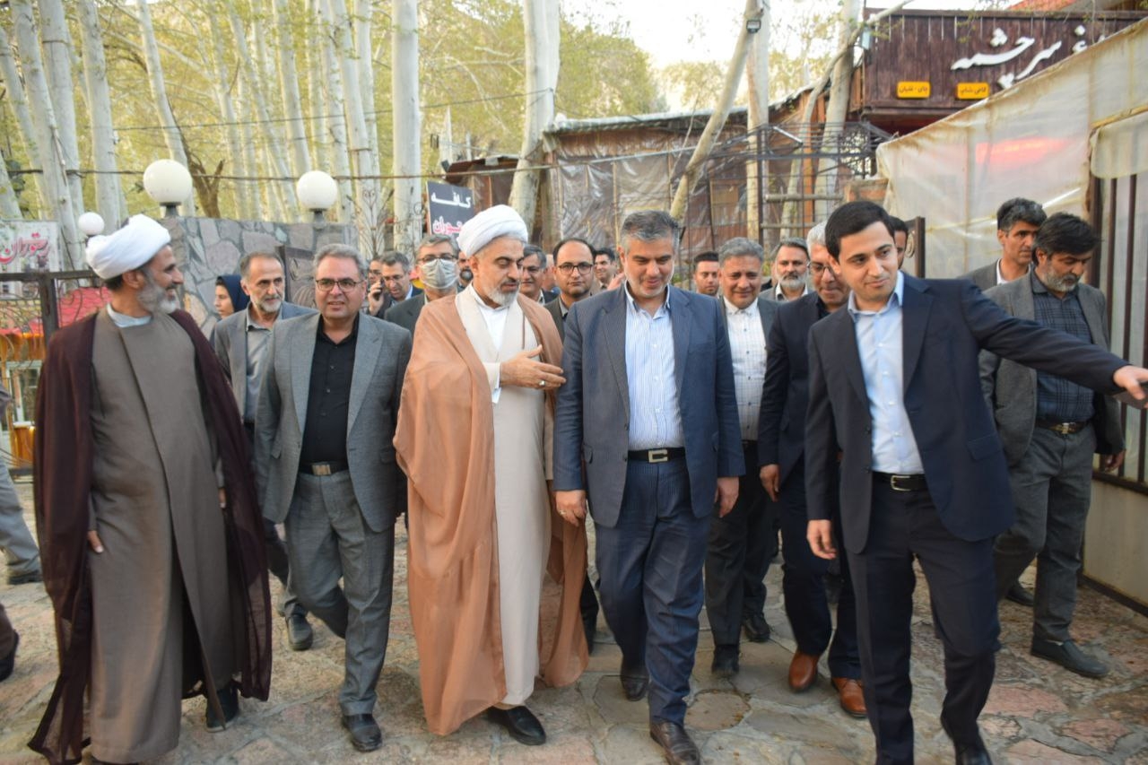 بازدید استاندار مرکزی از منطقه نمونه گردشگری سرچشمه محلات