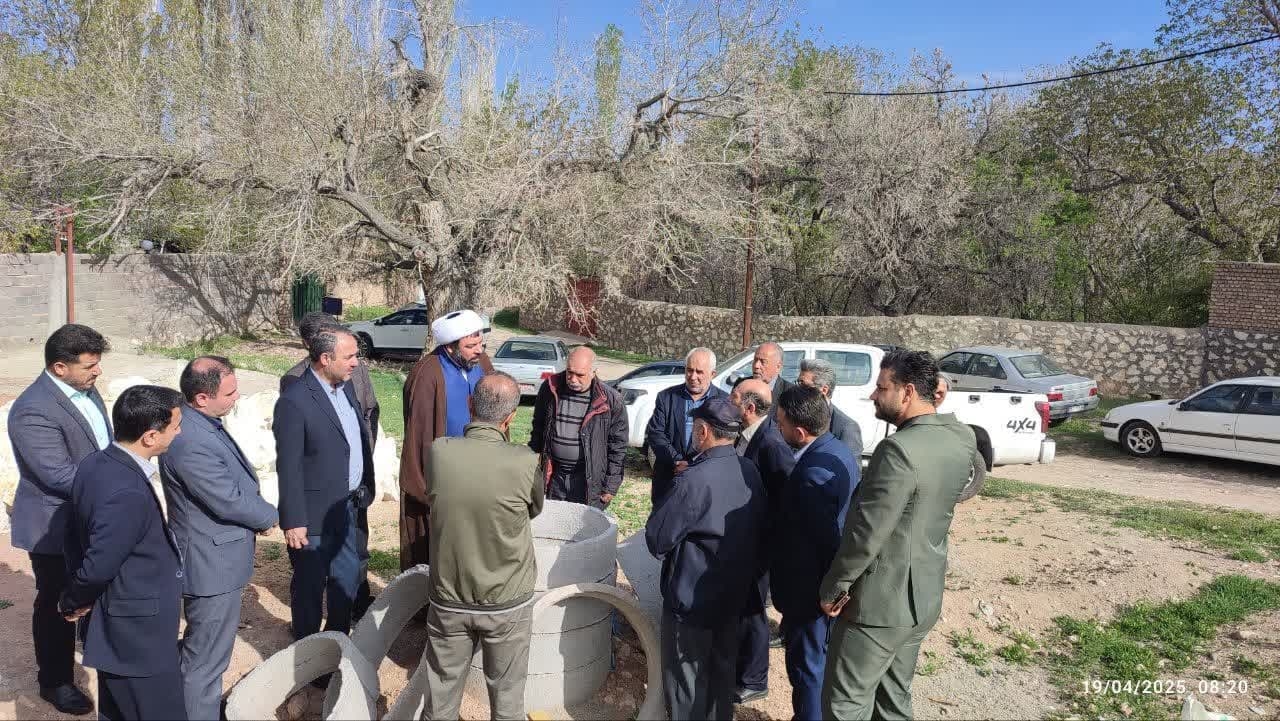 بازدید فرماندار از روستای وسمق از توابع بخش خرقان
