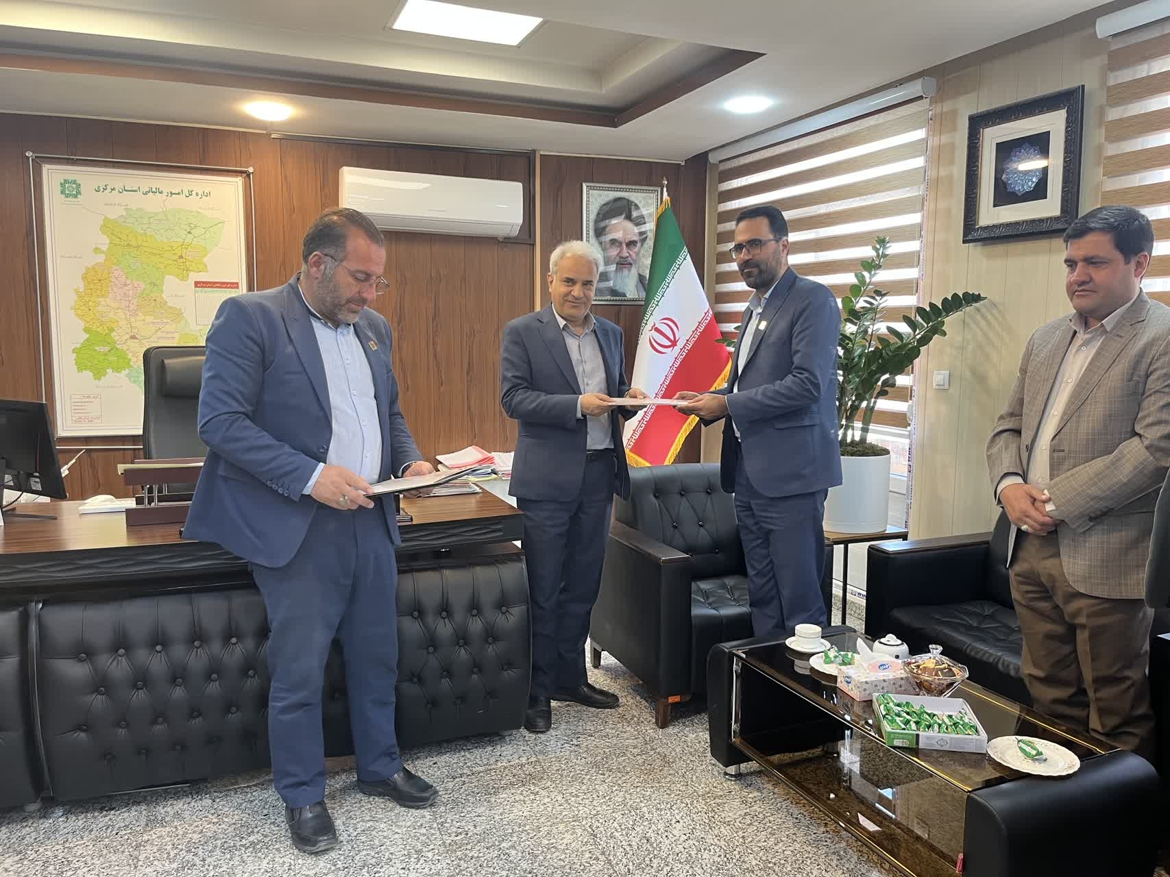 تقدیر مدیرکل پدافند غیرعامل استان از مدیرکل امور مالیاتی استان