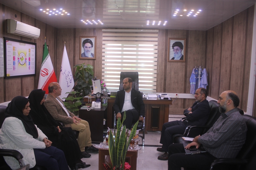 نشست مدیر کل کتا بخانه های عمومی استان با فرماندار شهرستان خمین برگزار شد