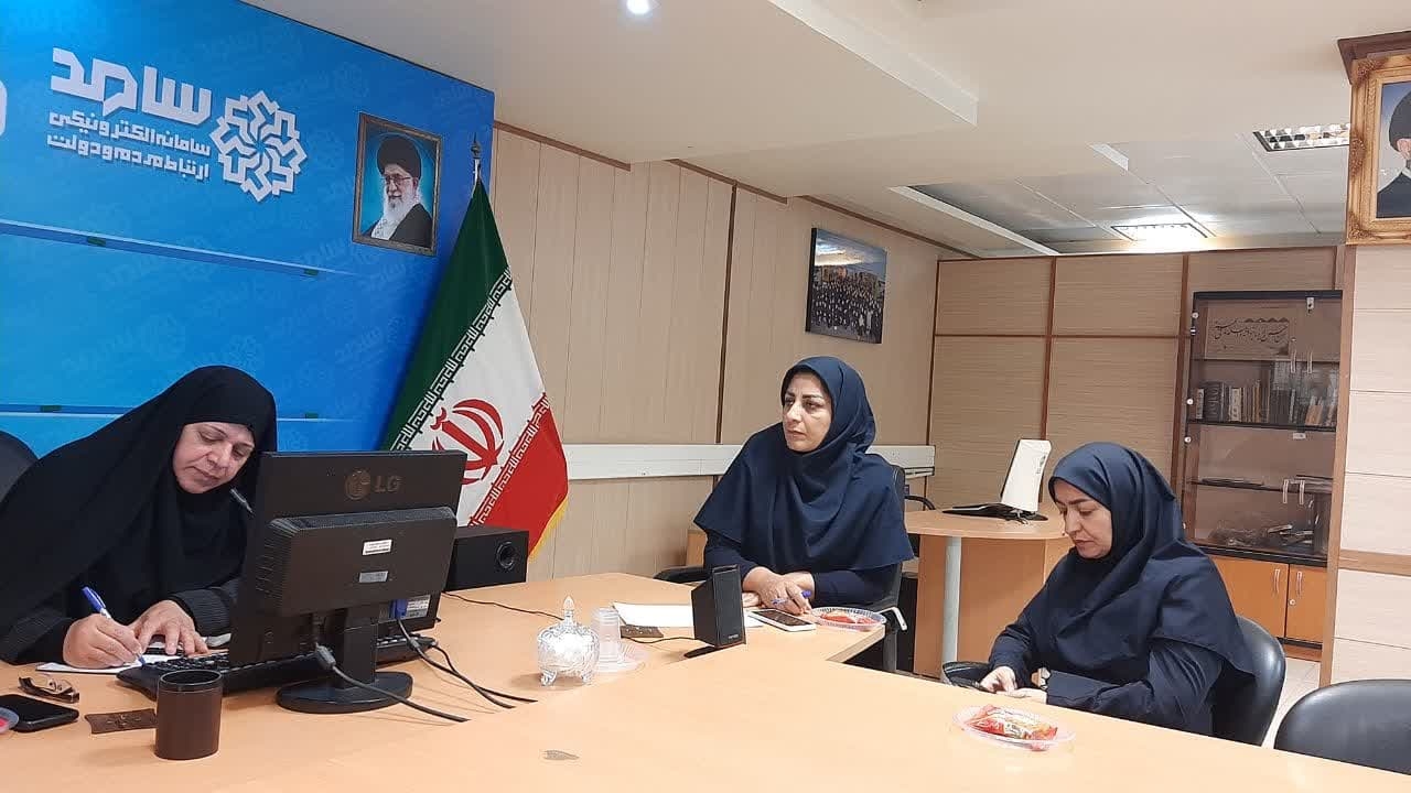 صبح امروز مفتح زاده مدیرکل امور زنان و خانواده استانداری پاسخگوی تماس‌های مردم‌ در موضوعات مختلف از طریق سامانه ۱۱۱( سامد) بود .