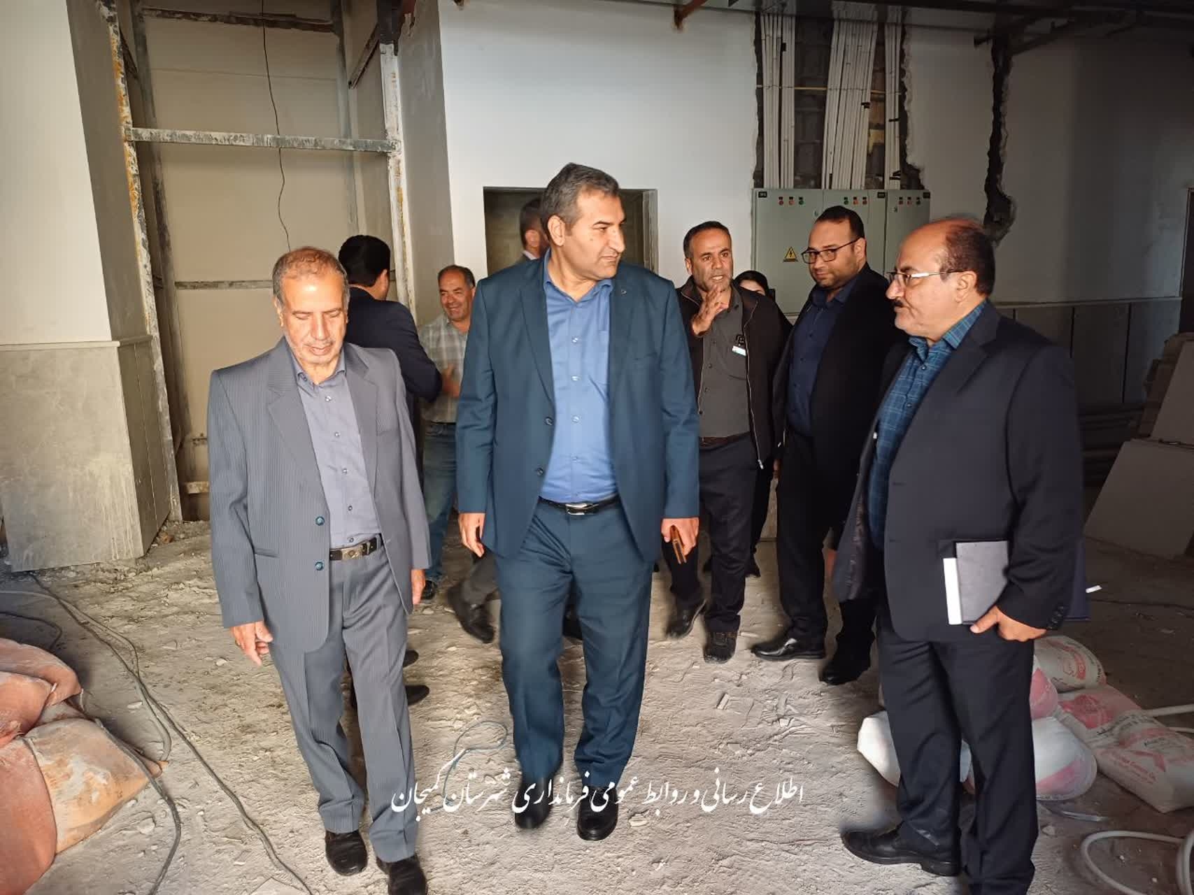 بازدید دکتر مددی فرماندار شهرستان به اتفاق نماینده دفتر دکتر جمالیان در شهرستان کمیجان