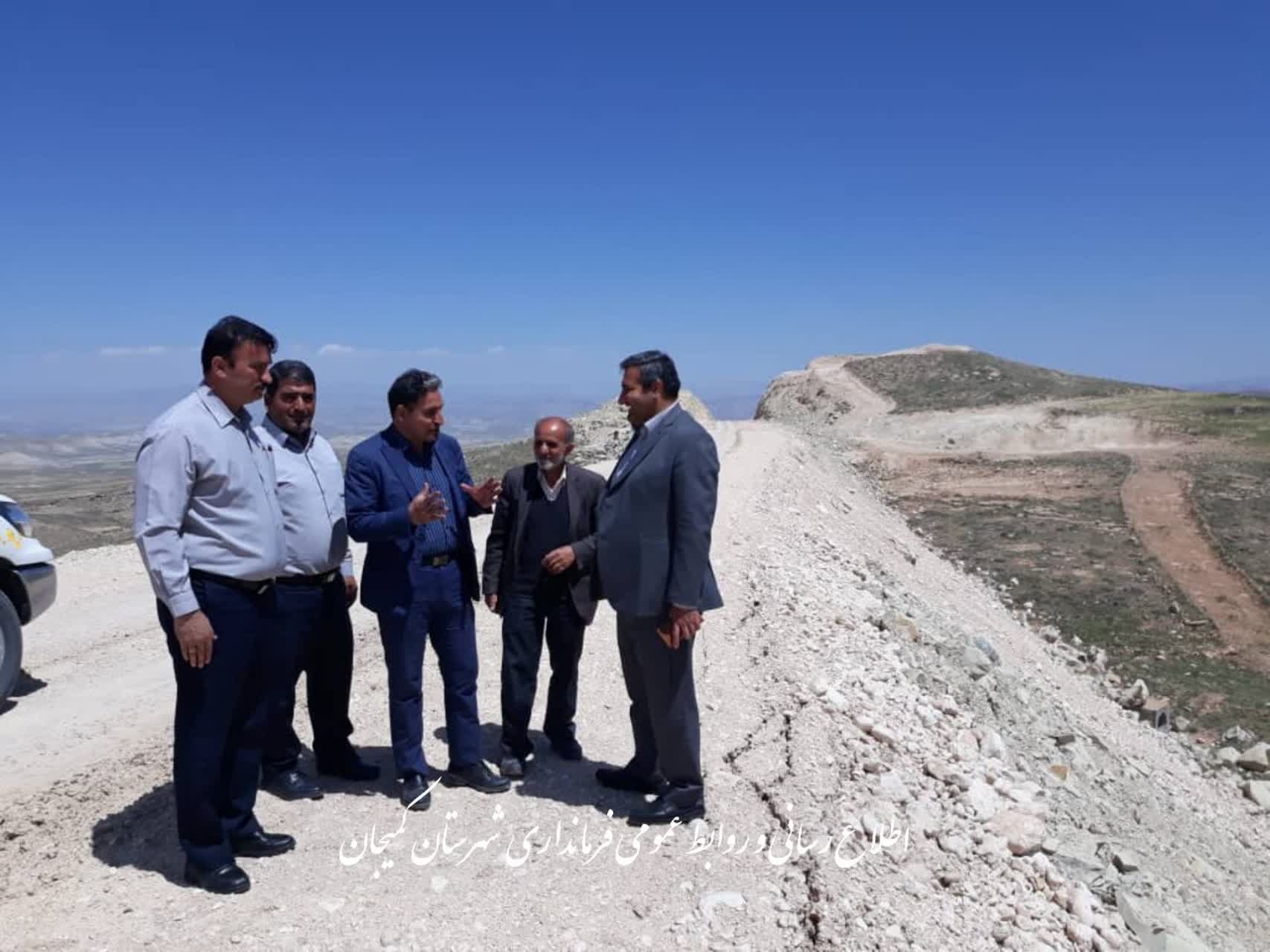 بازدید " مددی " سرپرست فرمانداری شهرستان کمیجان به اتفاق رئیس اداره راهداری و حمل و نقل جاده ای شهرستان و اعضای شورای اسلامی روستای وفس