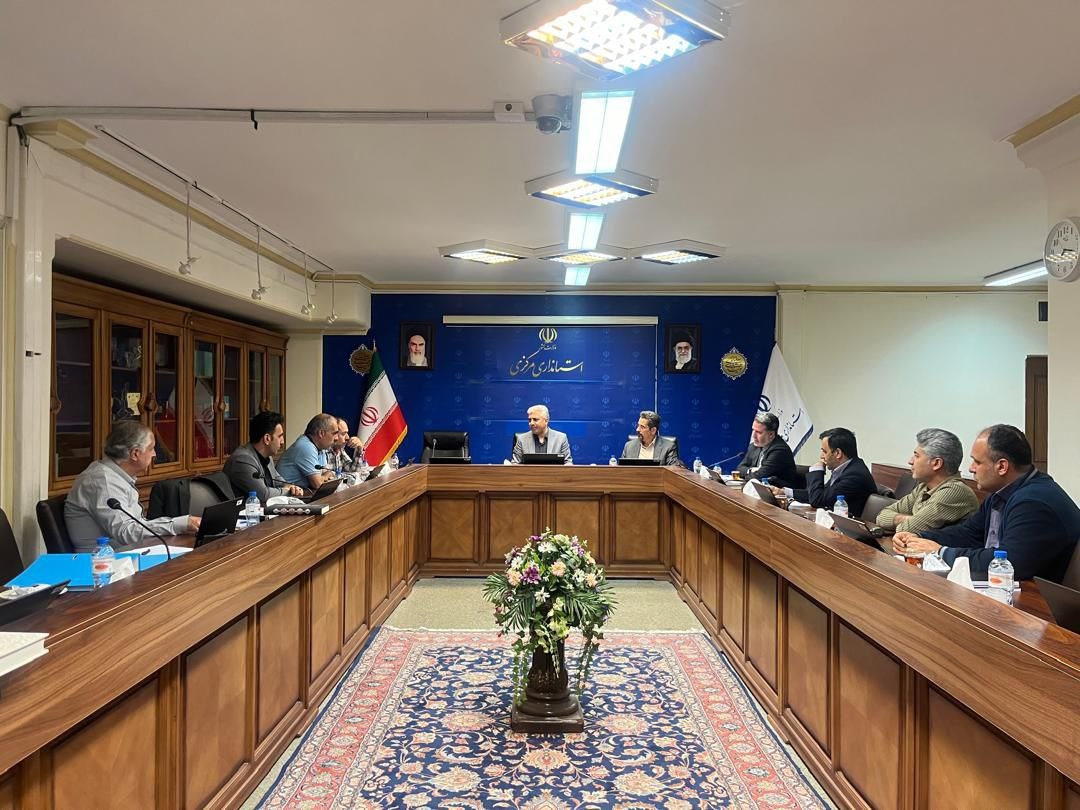جلسه بررسی مشکلات پروژه ۸۱۰۰ واحدی اراک برگزار شد.