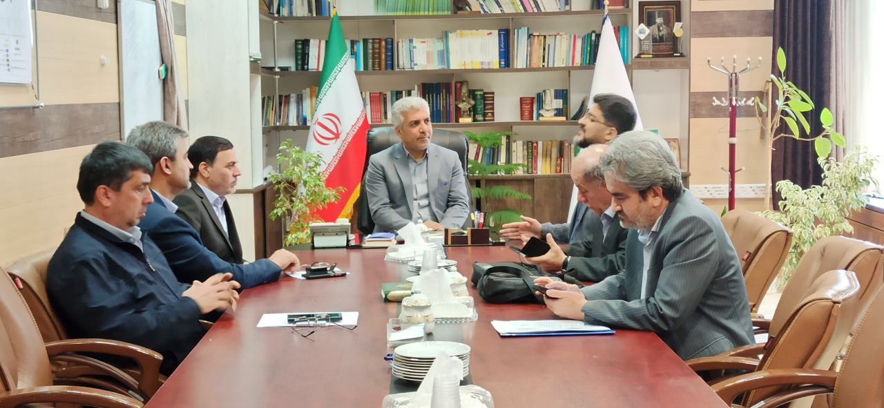 جلسه بررسی مشکلات سرمایه گذاران در زمینه احداث نیروگاه های خورشیدی برگزار شد.