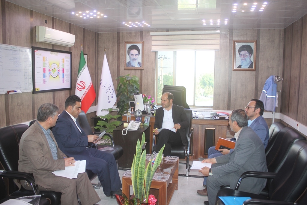 نشست مدیر کل نوسازی مدارس استان مرکزی با فرماندار شهرستان خمین برگزار شد