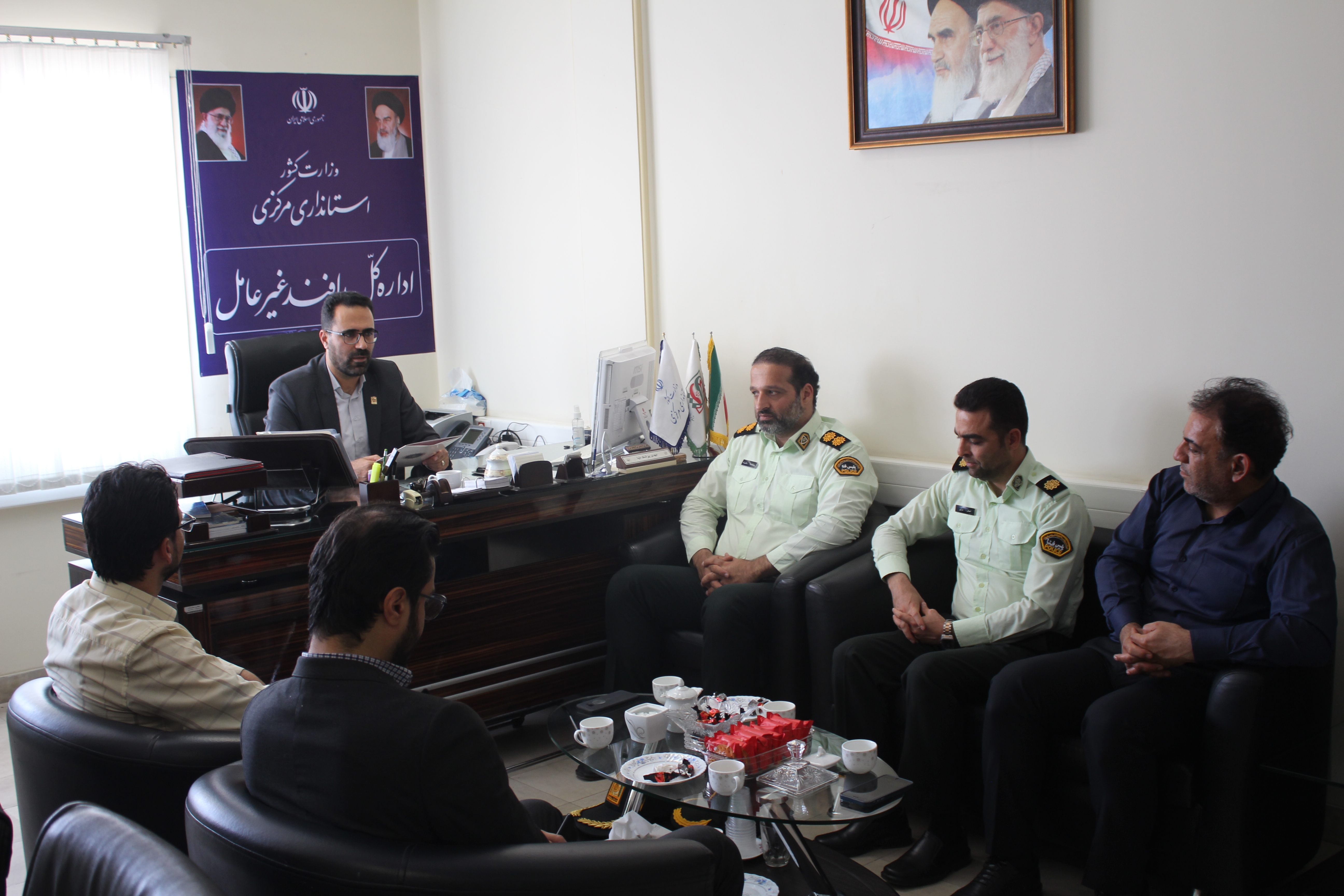 برگزاری نشست پزشگ نیا مدیرکل پدافند غیرعامل با اعضای تیم سایبری استان