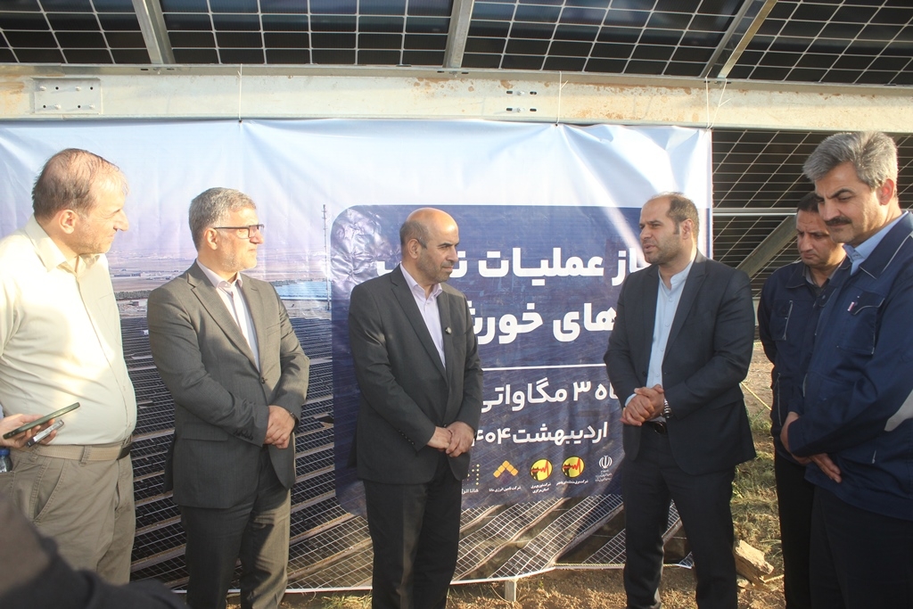 عملیات اجرایی نیروگاه های خورشیدی سه مگاواتی استان مرکزی در خمین آغاز شد