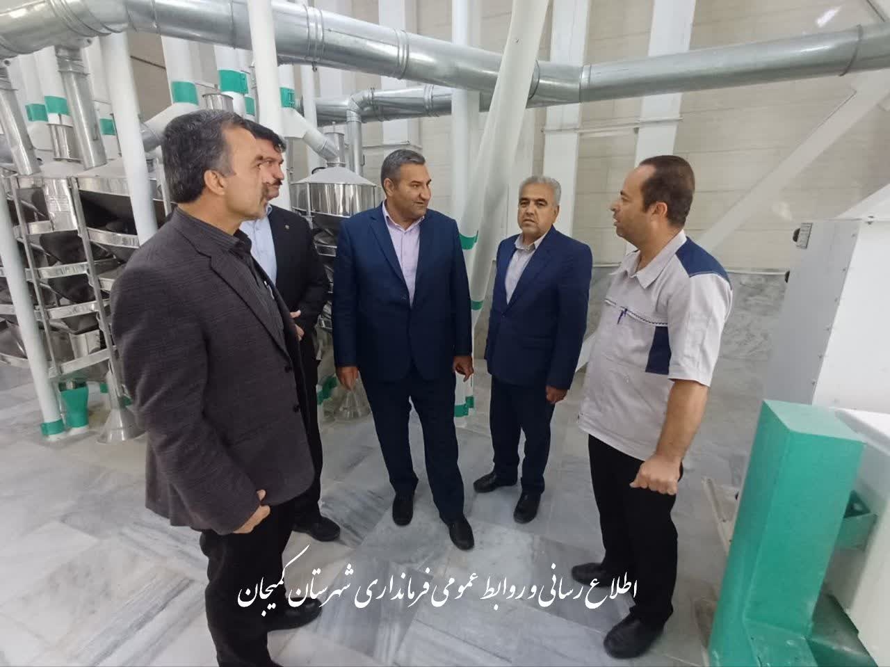بازدید سرپرست فرمانداری شهرستان کمیجان از کارخانه آرد ستاره کمیجان