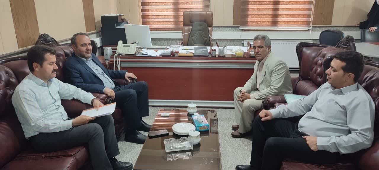 دیدار شورای اسلامی و دهیار روستای لاله کان با فرماندار