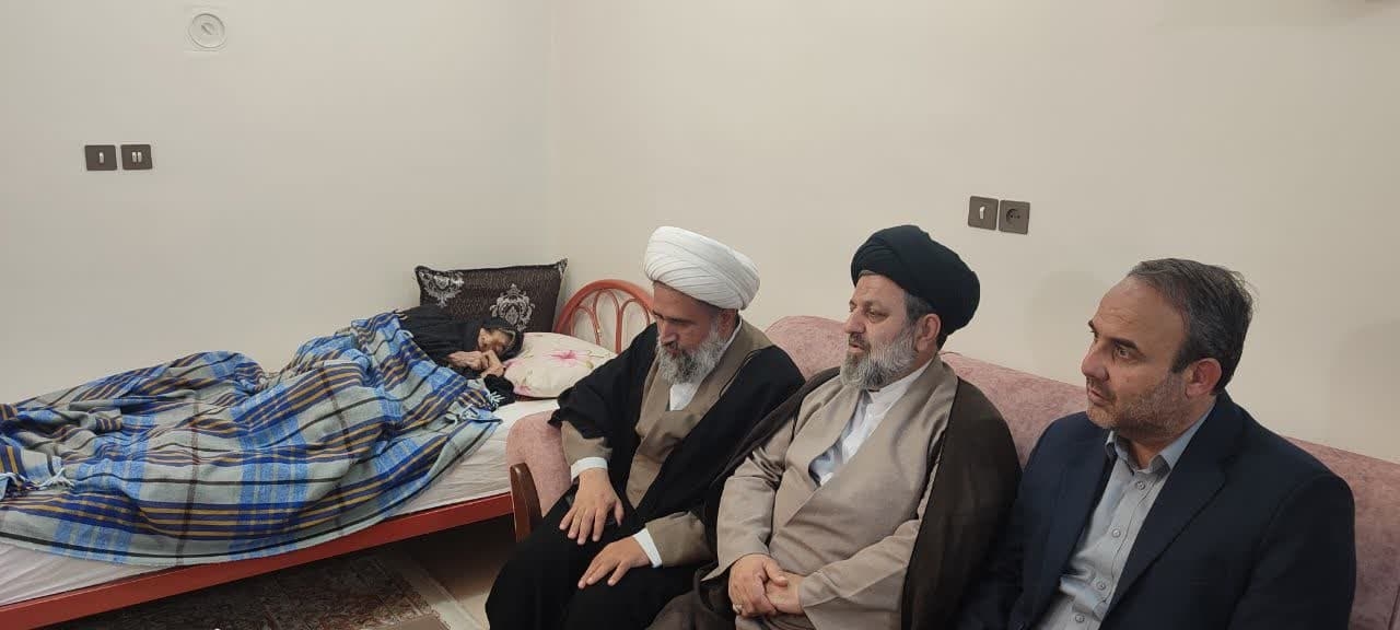 تجلیل مسئولین شهرستان زرندیه از خانواده معظم شهید والامقام "سید علی طباطبایی" در شهر زاویه