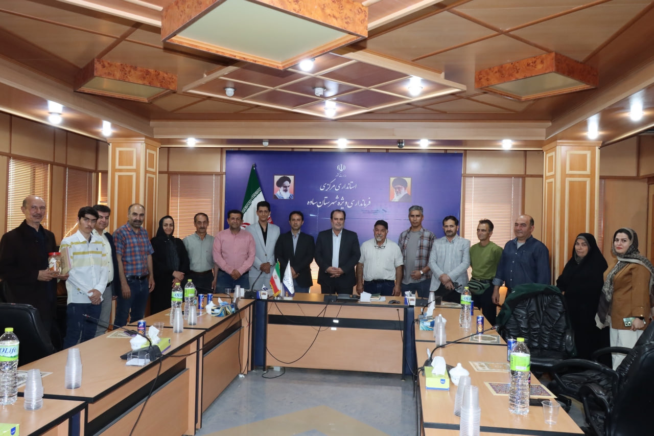 دیدار جمعی از حافظین طبیعت با فرماندار ساوه