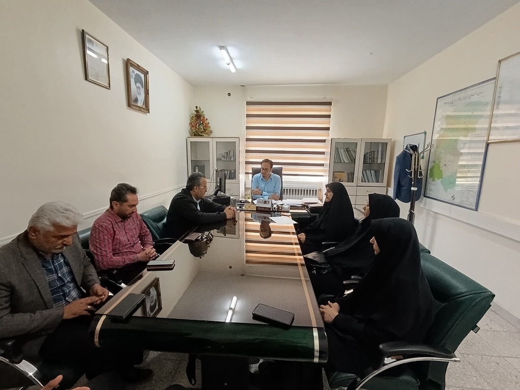 جلسه هماهنگی برگزاری چهارمین جشنواره گل و گلاب شهرستان خمین در سال 1404 برگزار شد