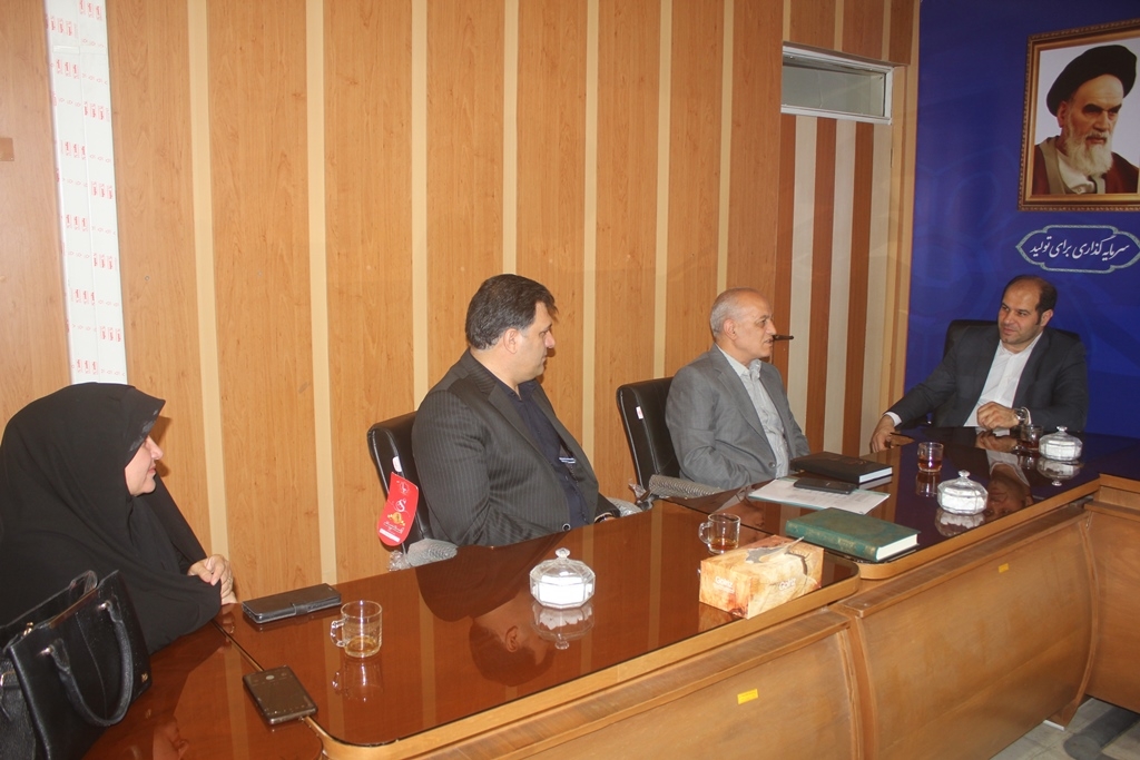 نشست مدیر کل بیمه سلامت استان با فرماندار شهرستان خمین برگزار شد