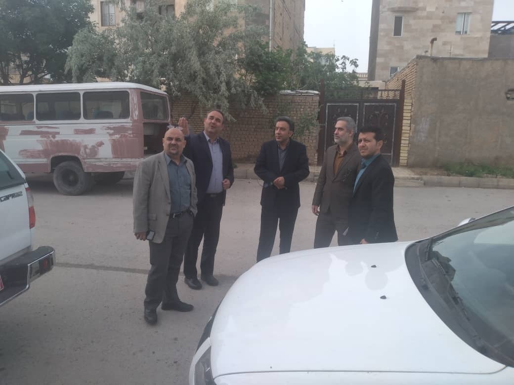 بازدید سرپرست دفتر برنامه ریزی،بودجه و تحول اداری به همراه آقایان دکتر فخاری و دکتر وکیلی از مدیران ارشد سازمان اداری وامور استخدامی با هدف ارزیابی آخرین وضعیت  میدانی و تسریع در راه اندازی مجتمع اداری شهرستان زرندیه صورت پذیرفت.