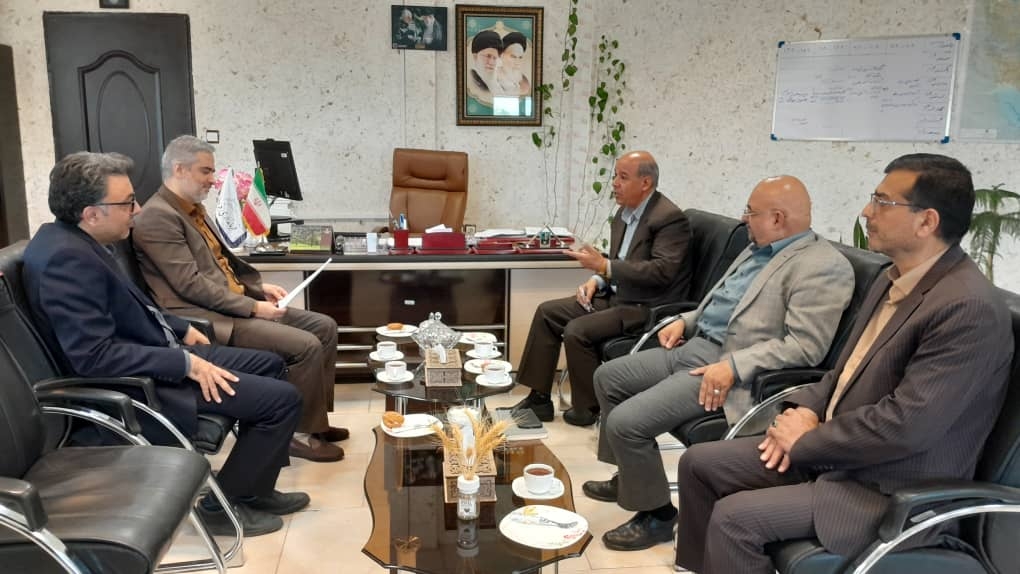 بازدید سرپرست دفتر برنامه ریزی،بودجه و تحول اداری به همراه آقایان دکتر فخاری و دکتر وکیلی از مدیران ارشد سازمان اداری وامور استخدامی با هدف ارزیابی آخرین وضعیت  میدانی و تسریع در راه اندازی مجتمع اداری شهرستان فراهان صورت پذیرفت.