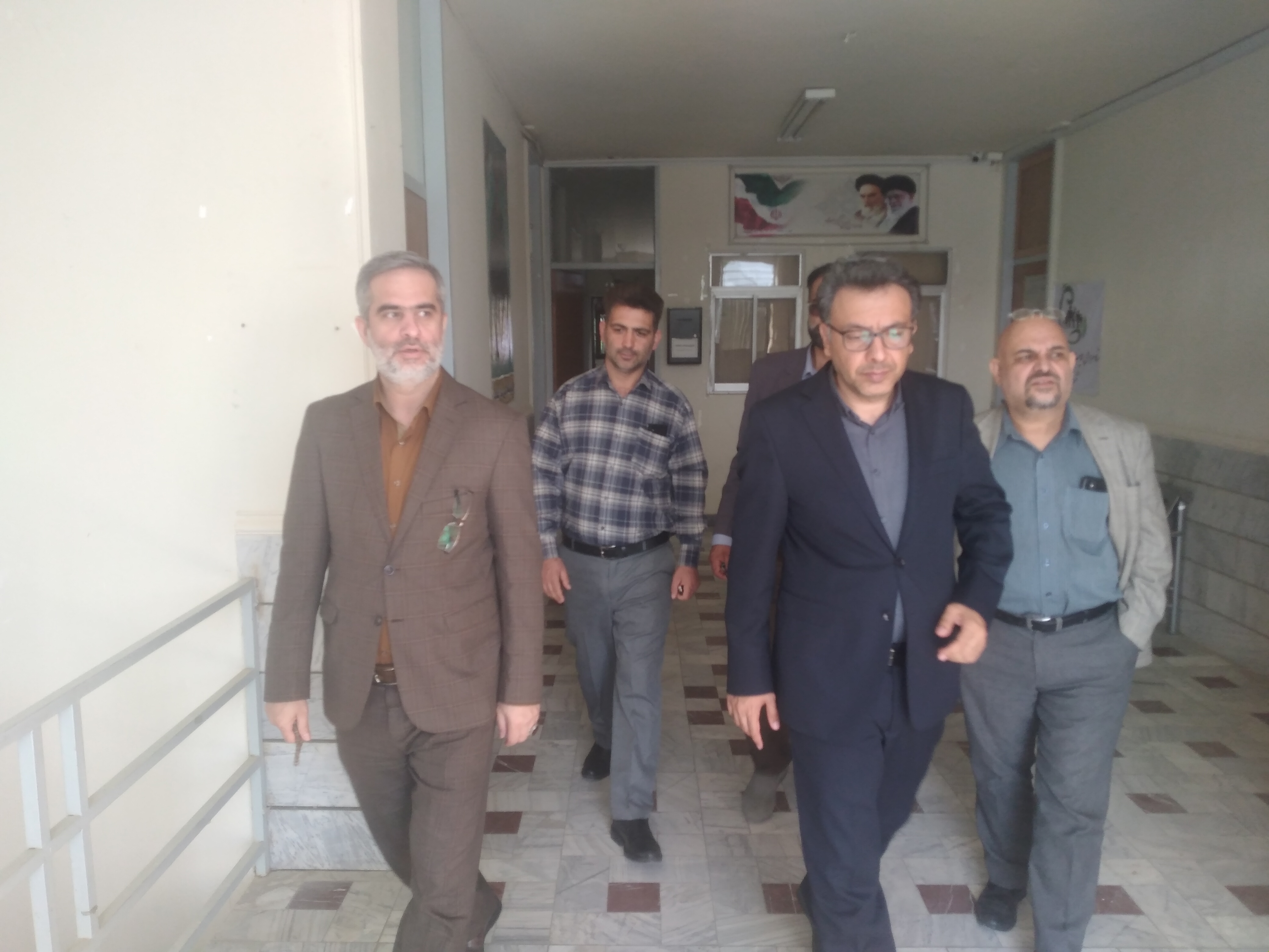 بازدید سرپرست دفتر برنامه ریزی،بودجه و تحول اداری به همراه آقایان دکتر فخاری و دکتر وکیلی از مدیران ارشد سازمان اداری وامور استخدامی با هدف ارزیابی آخرین وضعیت  میدانی و تسریع در راه اندازی مجتمع اداری شهرستان خنداب  صورت پذیرفت.