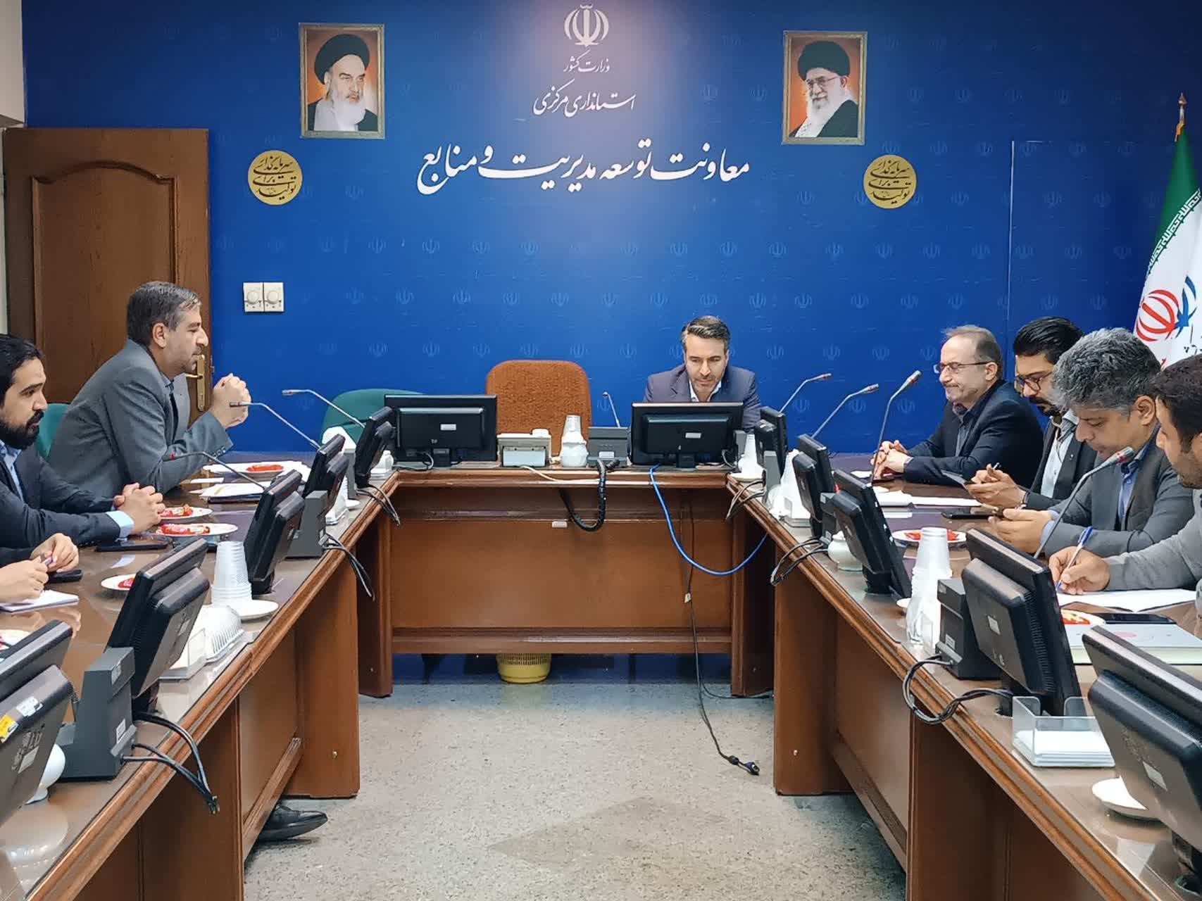 بررسی مشکلات و مسائل مربوط به نگهداری و توسعه ای اپراتور ایرانسل در استان مرکزی