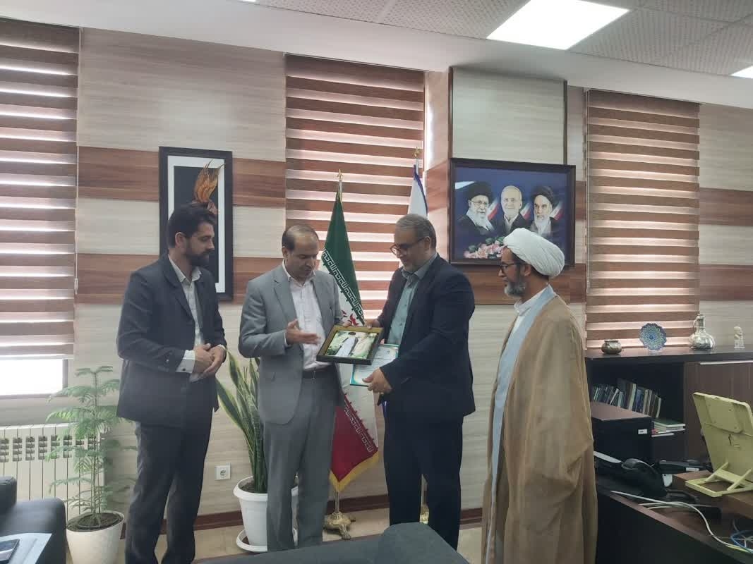 تقدیر مدیرکل بنیاد شهید و امور ایثارگران استان مرکزی از سرپرست فرمانداری شهرستان آشتیان