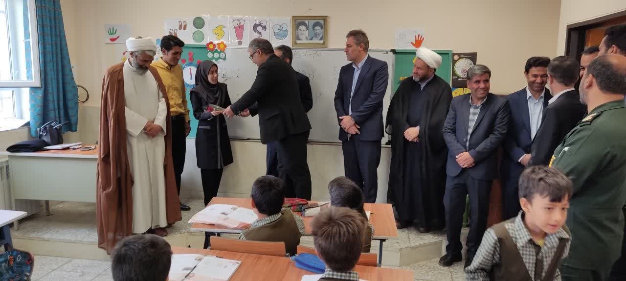 🔔 زنگ سپاس معلّم در آشتیان نواخته شد