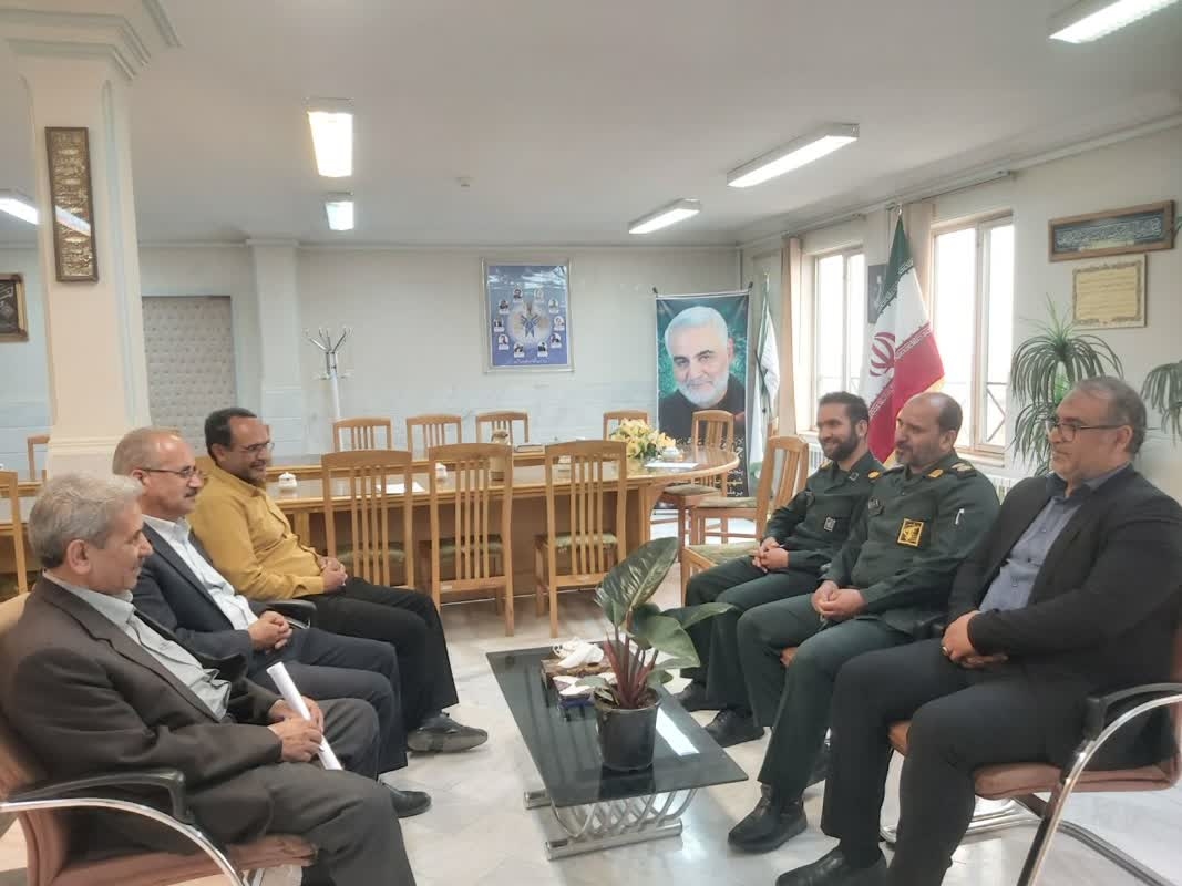 ⭕ دیدار سرپرست فرمانداری و فرمانده ناحیه مقاومت بسیج شهرستان با رئیس و اعضای هیئت علمی دانشگاه آزاد اسلامی واحد آشتیان به مناسبت گرامیداشت مقام معلم