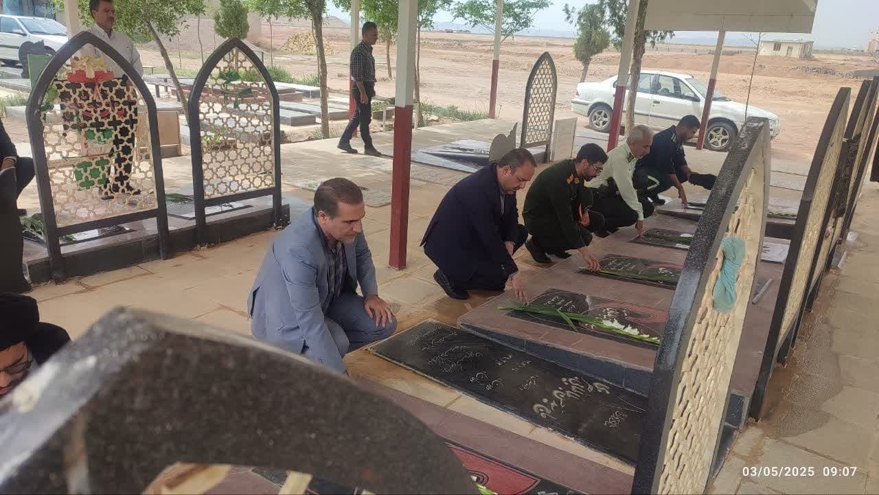 گلباران  گلزار مطهر شهدای روستای حکیم آباد