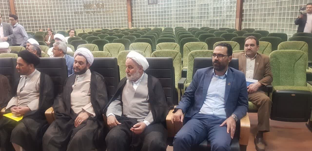 نشست مشترک ائمه جمعه و مدیران آب و برق استان مرکزی با حضور پزشگ نیا برگزار شد