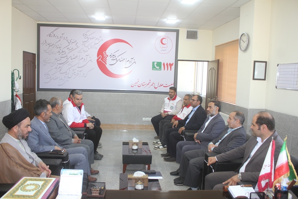 فرماندار ، امام جمعه و نماینده مردم خمین در مجلس از جمعیت هلال احمر شهرستان بازدید کردند