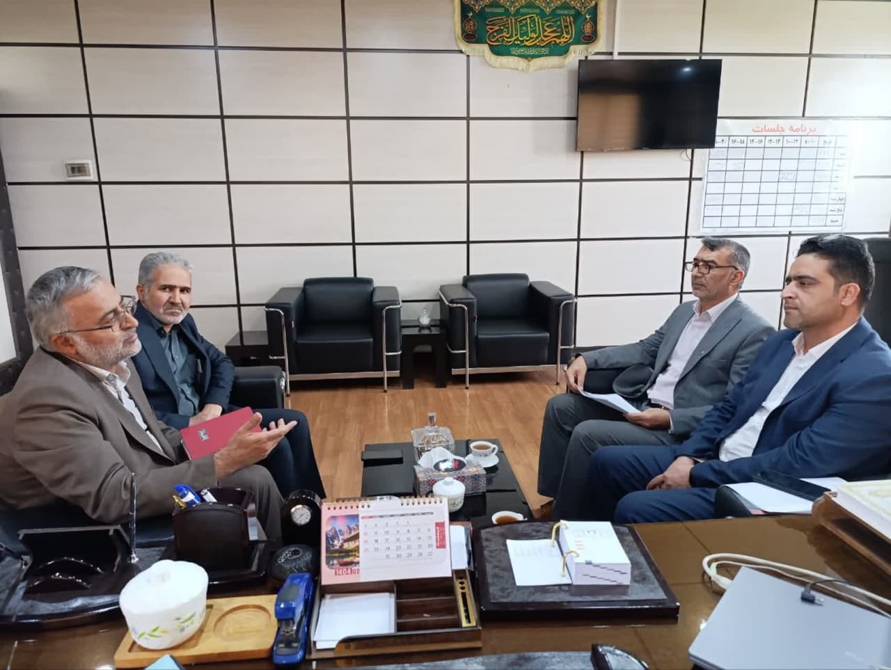 💢 جلسه بررسی طرح نهضت توسعه عدالت آموزشی در دلیجان 💢  

✅ جلسه‌ای با حضور جواد لنجابی، مدیرکل نوسازی، توسعه و تجهیز مدارس استان مرکزی، ابوالفضل قاسمی، فرماندار دلیجان، و مدیر آموزش و پرورش دلیجان برگزار شد.  

✅ این نشست با محوریت بررسی روند اجرایی طرح نهضت توسعه عدالت در فضاهای آموزشی برگزار گردید و به ارزیابی چالش‌ها، ارائه راهکارها و تقویت زیرساخت‌های آموزشی شهرستان دلیجان اختصاص یافت.