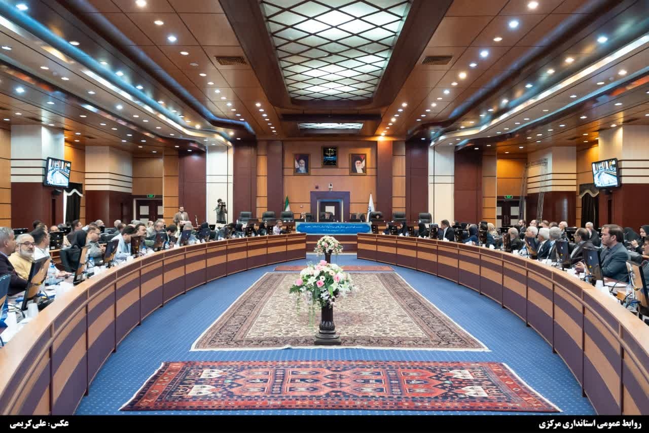 برگزاری نشست هم‌اندیشی تشکل‌های مردم‌ نهاد استان با استاندار مرکزی