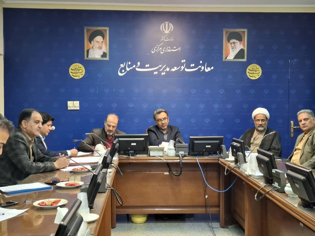 جلسه نظارت بر مجتمع های خدماتی و رفاهی دارای جایگاه سوخت محورهای مواصلاتی استان به ریاست جناب آقای دکتر طاعتی سرپرست محترم دفتر برنامه ریزی،بودجه و تحول اداری استانداری و با حضور جناب آقای مرادی مدیر کل محترم میراث فرهنگی،صنایع دستی و گردشگری استان،جناب آقای جمشیدی مدیر عامل محترم شرکت پخش فرآورده های نفتی استان حجت الاسلام جناب آقای اناری مسئول محترم حوزه آموزش ستاد اقامه نماز استان،و معاونین محترم ادارات کل مذکور و اعضای محترم کارگروه نظارت بر مجتمع های خدماتی و رفاهی دارای جایگاه سوخت در سطح محورهای مواصلاتی استان (آقایان داود کندی_ساسان میر سعیدی_غلامرضا ممیوند) برگزار گردید