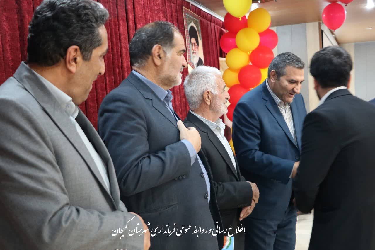 گزیده تصاویر تجلیل از فرهنگیان برگزیده استانی و منطقه ای و مدیران پیشین آموزش و پرورش شهرستان کمیجان