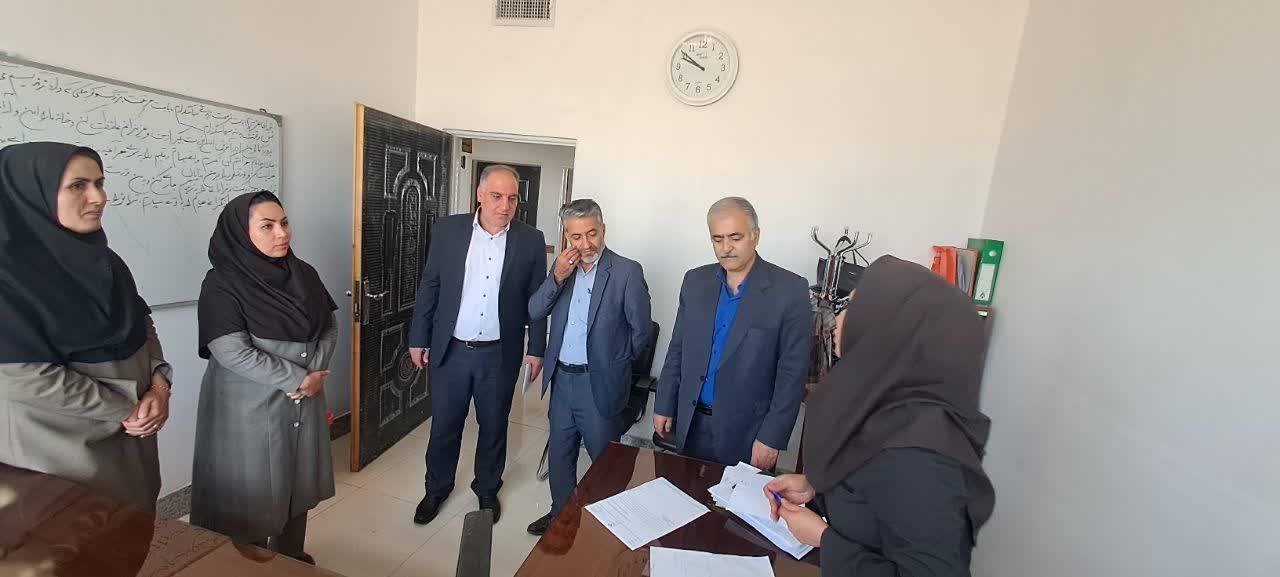 بازدید دکتر حمیدی فرماندارشهرستان اراک از مرکز اورژانس ۱۲۳ بهزیستی