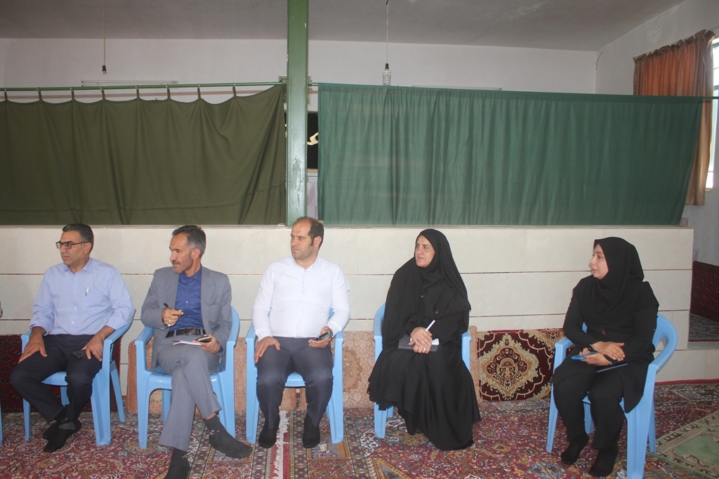 نشست بررسی مسائل و مشکلات روستای طنجران شهرستان خمین برگزار شد