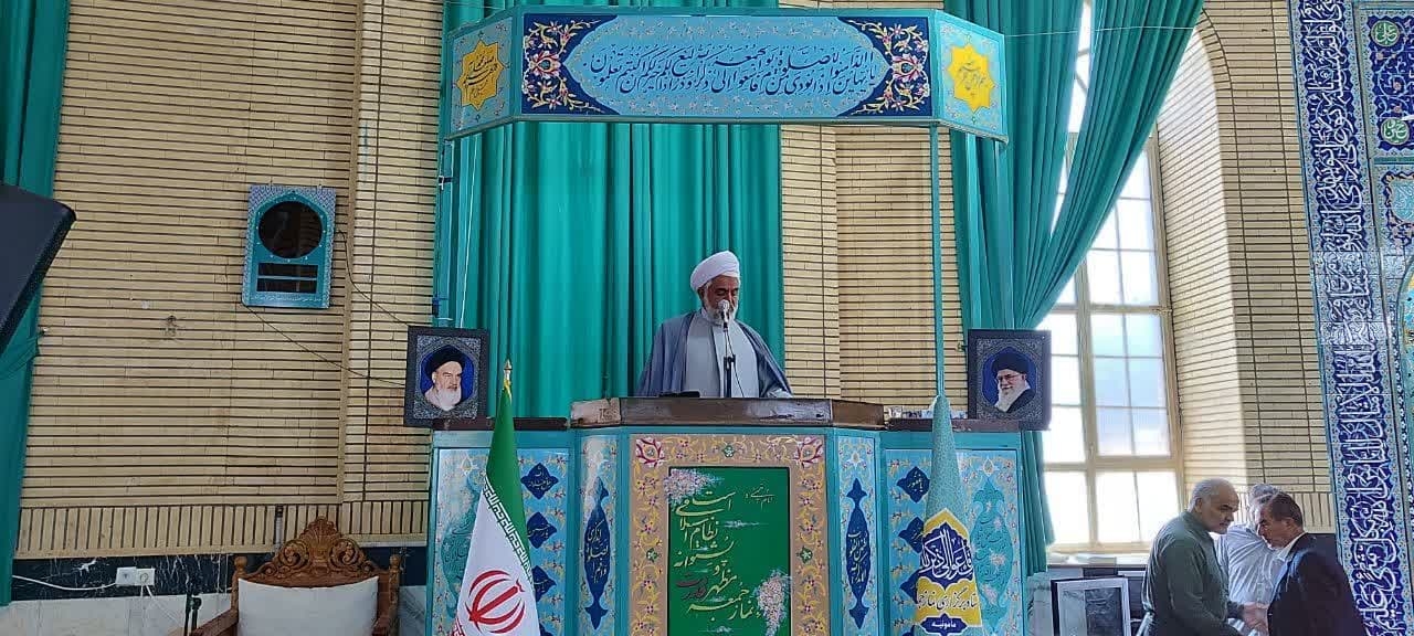 حضور فرماندار در نماز جمعه 26 اردیبهشت