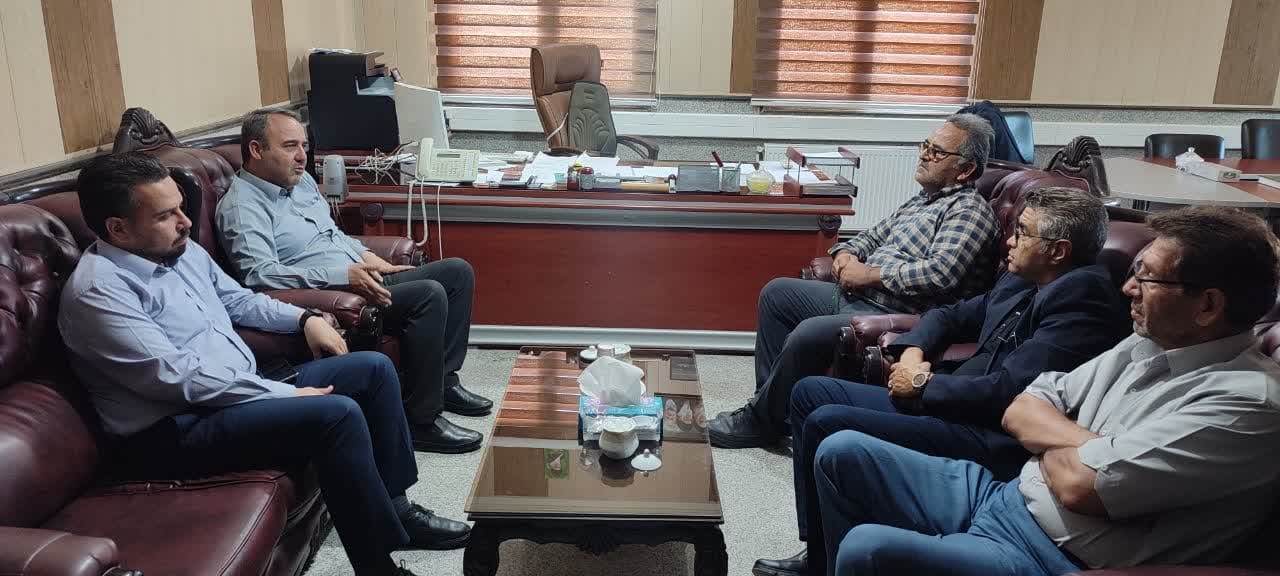 دیدار دبیر و اعضای انجمن صنفی رانندگان شهرستان با فرماندار