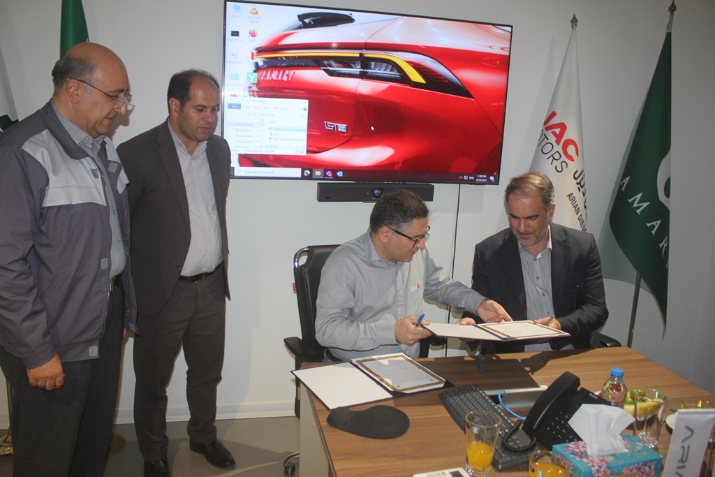 آئین انعقاد تفاهم نامه همکاری آموزشی بین اداره کل فنی و حرفه ای استان و شرکت آریان پارس موتور شهرستان خمین برگزار شد