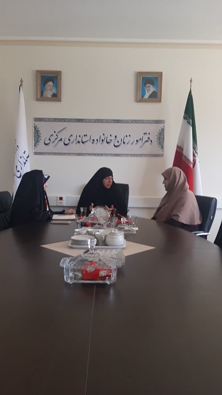 نشست مفتح زاده مدیر کل امور زنان وخانواده استانداری با خانم پاکپور وخانم رمضانی پیرامون مسائل مرکز مشاوره همراز در محل دفتر برگزار شد .

سه شنبه ۳۰ اردیبهشت ۱۴۰۴