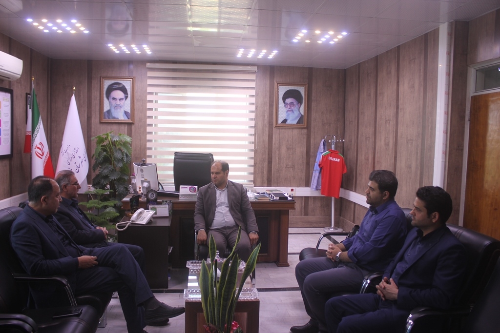 نشست مدیر درمان تامین اجتماعی استان با فرماندار شهرستان خمین برگزار شد