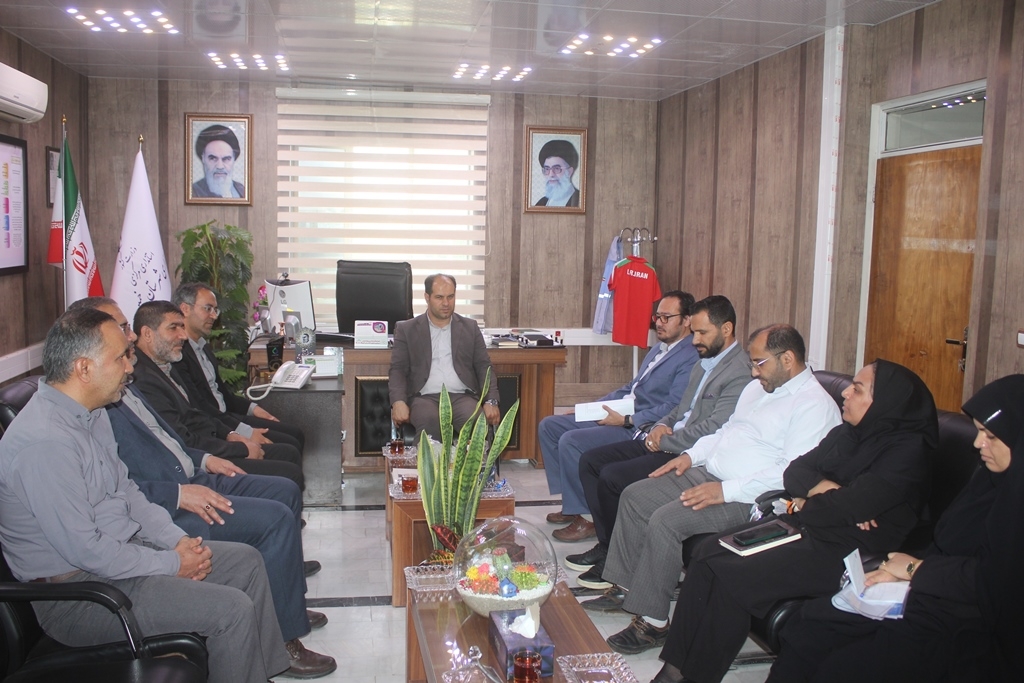 نشست هم اندیشی مشاور استاندار و مسئول هماهنگی امور ایثارگران استانداری با فرماندار و فرزندان شاهد فرمانداری خمین برگزار شد