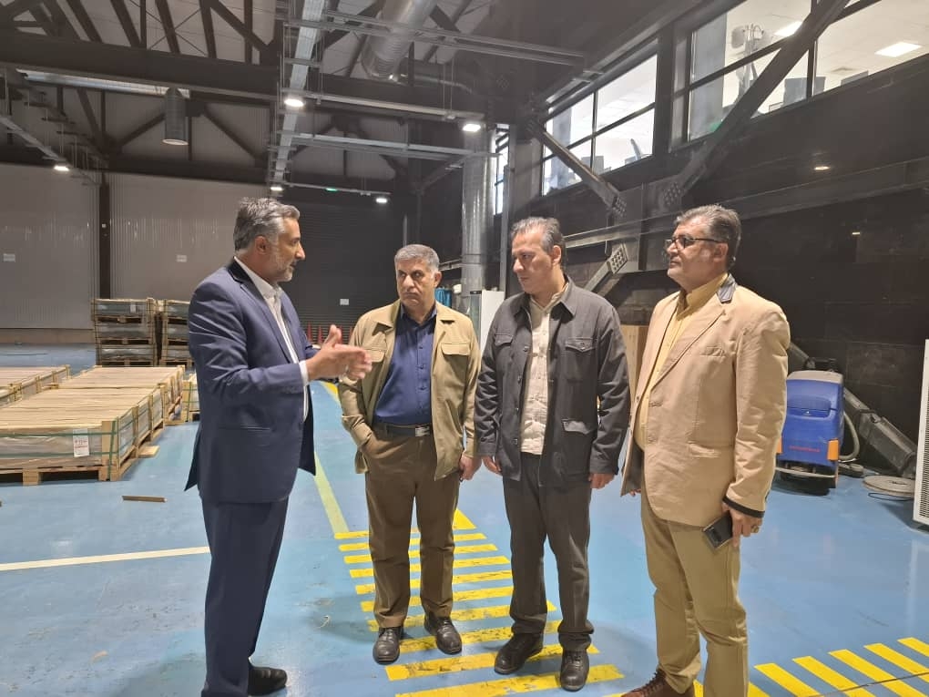 بازدید سرپرست اداره کل امور شهری و شوراهای استانداری مرکزی از شرکت مانا انرژی