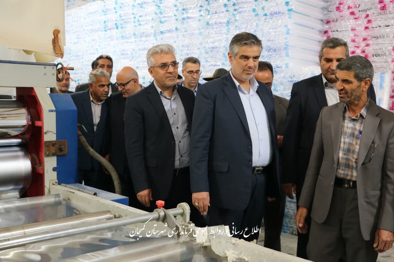 🔻بازدید استاندار مرکزی از واحد تولیدی «مروارید پلاس» در شهرستان کمیجان